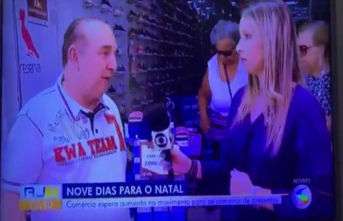 De acordo com o UOL, a repórter se sentiu mal por conta do forte calor carioca (Foto: Reprodução/TV Globo)
