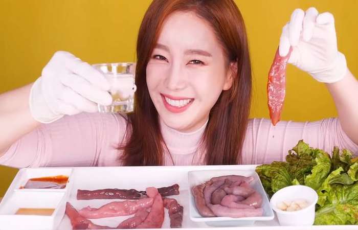 O vdeo foi publicado no YouTube e segue o modelo de sonoplastia ASMR, que est em alta no mundo (foto: Reproduo/ Youtube)