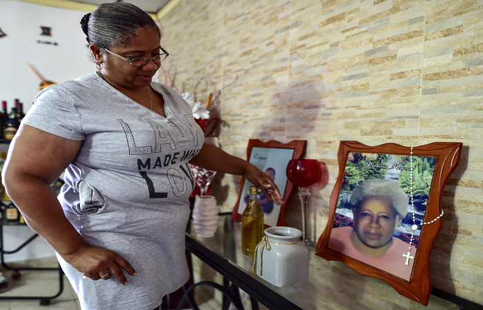 Desde o ataque, que matou sua mãe, Edilsa Alarcón também não comemora o Natal 
 (Luis ACOSTA / AFP)