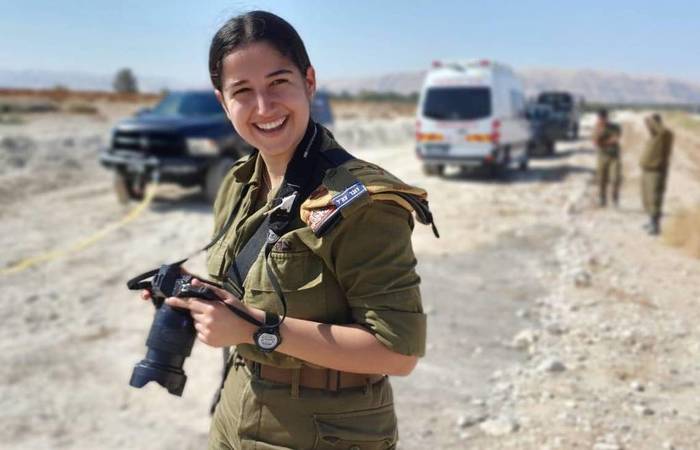 A soldada Idan Naaman, da equipe de fotógrafos combatentes das Forças de Defesa de Israel (FDI). (Foto: Divulgação
) A soldada Idan Naaman, da equipe de fotógrafos combatentes das Forças de Defesa de Israel (FDI). (Foto: Divulgação
)