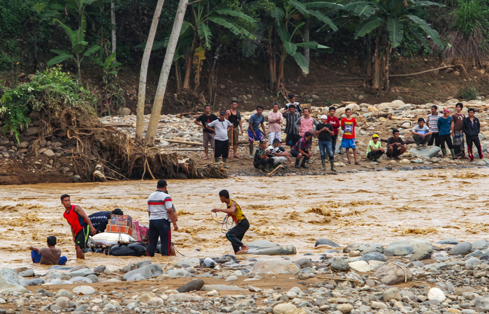 Chuvas inundaram mais de 160 bairros e causaram deslizamentos. (Foto: Sammy/AFP)