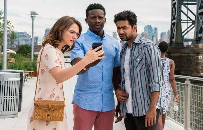 Brandon Micheal Hall (Miles Finer), Violett Beane (Cara Bloom) e Suraj Sharma (Rakesh) em cena da srie. (Foto: Warner Channel/Divulgao)