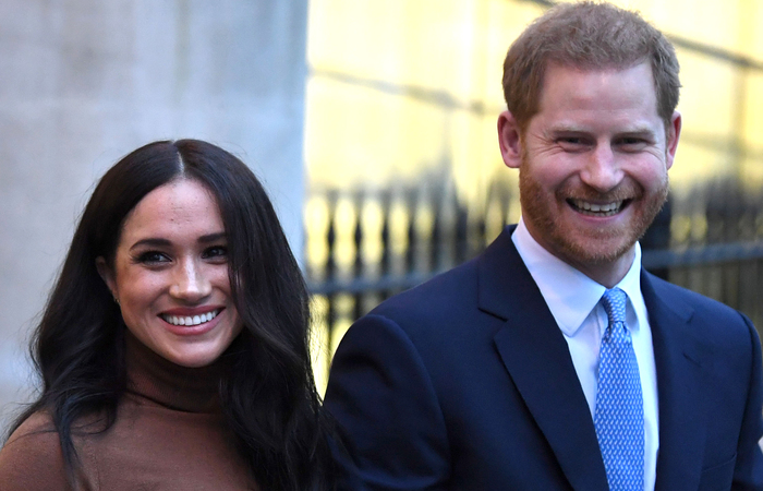 O casal anunciou ainda que ir dividir o tempo entre o Reino Unido e a Amrica do Norte e continuar a honrar seu compromisso com a rainha (Foto: DANIEL LEAL-OLIVAS / AFP / POOL)