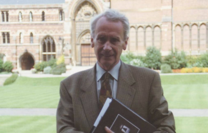 Christopher Tolkien foi responsável pela publicação de diversos manuscritos póstumos de seu pai. (Foto: Reprodução/Twitter) Christopher Tolkien foi responsável pela publicação de diversos manuscritos póstumos de seu pai. (Foto: Reprodução/Twitter)