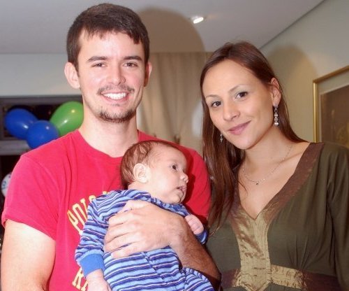 Analy Rosa e Alan Pierre segurando seu filho Theo alguns anos atrs (Foto: Reproduo/Blog Oficial Analy Rosa)