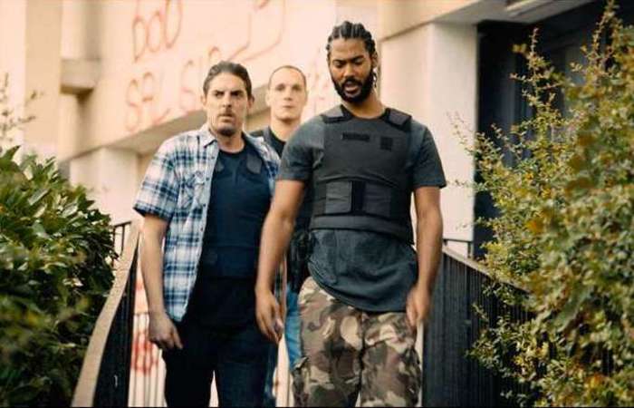 Ação de trio de policiais em Montfermeuil, periferia parisiense onde se desenrola o romance de Victor Hugo, move a trama de Os miseráveis (Foto: Divulgação/Diamond Films) Ação de trio de policiais em Montfermeuil, periferia parisiense onde se desenrola o romance de Victor Hugo, move a trama de Os miseráveis (Foto: Divulgação/Diamond Films)
