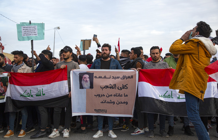 Os protestos so duramente reprimidos e j deixaram 460 mortos e mais de 25 mil feridos (Foto: Hussein Faleh/AFP)