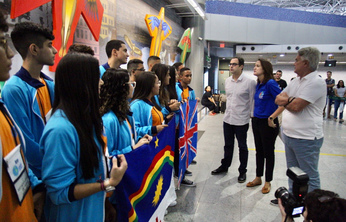 Paulo Cmara cortejou o grupo de 15 estudantes na manh deste domingo (19). (Foto: Amrico Santos/SEI.)