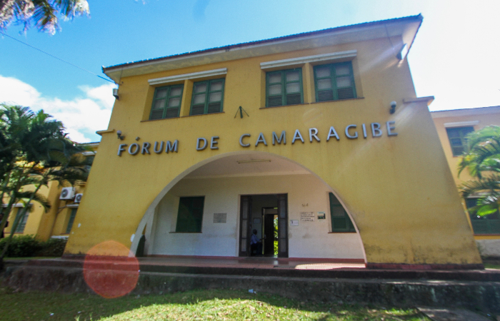 Homem tinha 58 anos e fechou estacionamento do Frum de Camaragibe com um caminho (Foto: Leandro de Santana/Esp. DP.)