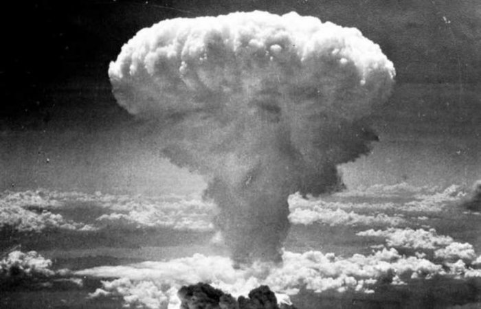O bombardeio  cidade japonesa de Hiroshima foi um dos principais acontecimentos do ano, deixando 140 mil mortos  (Foto: Creative Commons)