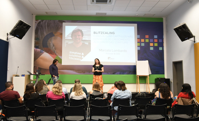 Ana Lcia Meneguini, gerente de Marketing da Omie, durante palestra. (Foto: Jair Magri/Divulgao)