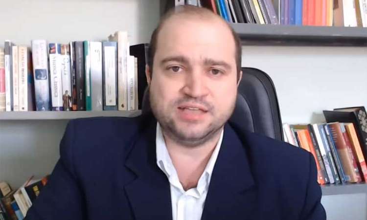 Antes de assumir o cargo de presidente da Funarte, o maestro Dante Mantovani, disse em um vídeo que o rock "leva ao aborto e satanismo" (foto: Reprodução/YouTube) Antes de assumir o cargo de presidente da Funarte, o maestro Dante Mantovani, disse em um vídeo que o rock "leva ao aborto e satanismo" (foto: Reprodução/YouTube)