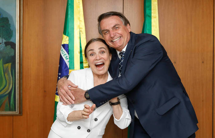 Atriz Regina Duarte está negociando com o governo federal para assumir a pasta da Secretaria da Cultura, no Ministério da Cidadania (Foto: Carolina Antunes/PR/Divulgação) Atriz Regina Duarte está negociando com o governo federal para assumir a pasta da Secretaria da Cultura, no Ministério da Cidadania (Foto: Carolina Antunes/PR/Divulgação)