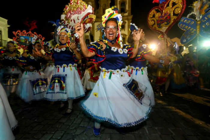 Cinco blocos de pau e corda, alm da Orquestra Evocaes, desfilaram no Centro do Recife. (Foto: Bruna Costa/Esp.DP)