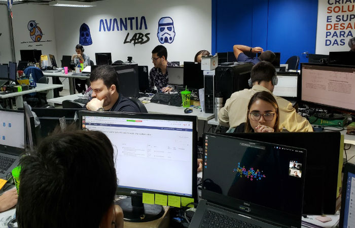 So 14 novas contrataes para  analistas de produtos, de UX/UI, de testes (QA), desenvolvedores mobile, backend e de Inteligncia Artificial. (Foto: Divulgao)