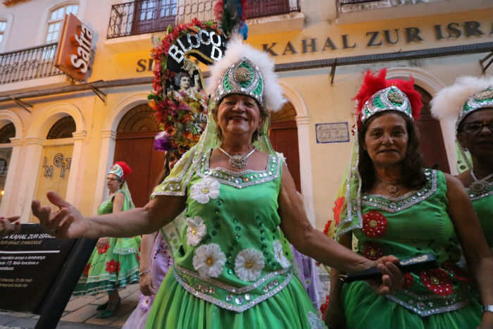 Cerca de 100 integrantes vo formar o cortejo do Bloco das Flores. (Foto: Tarciso Augusto/Esp. DP)