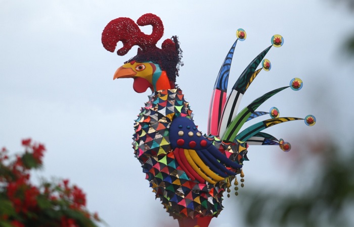 Batizada de Galo Circense, escultura do Galo da Madrugada 2020 é  apresentada | Local: Diario de Pernambuco