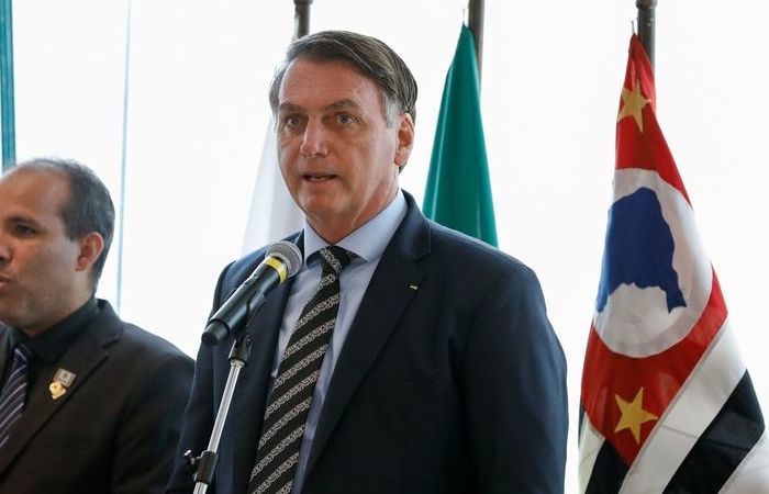Ao Congresso, Bolsonaro cita necessidade de redução de 