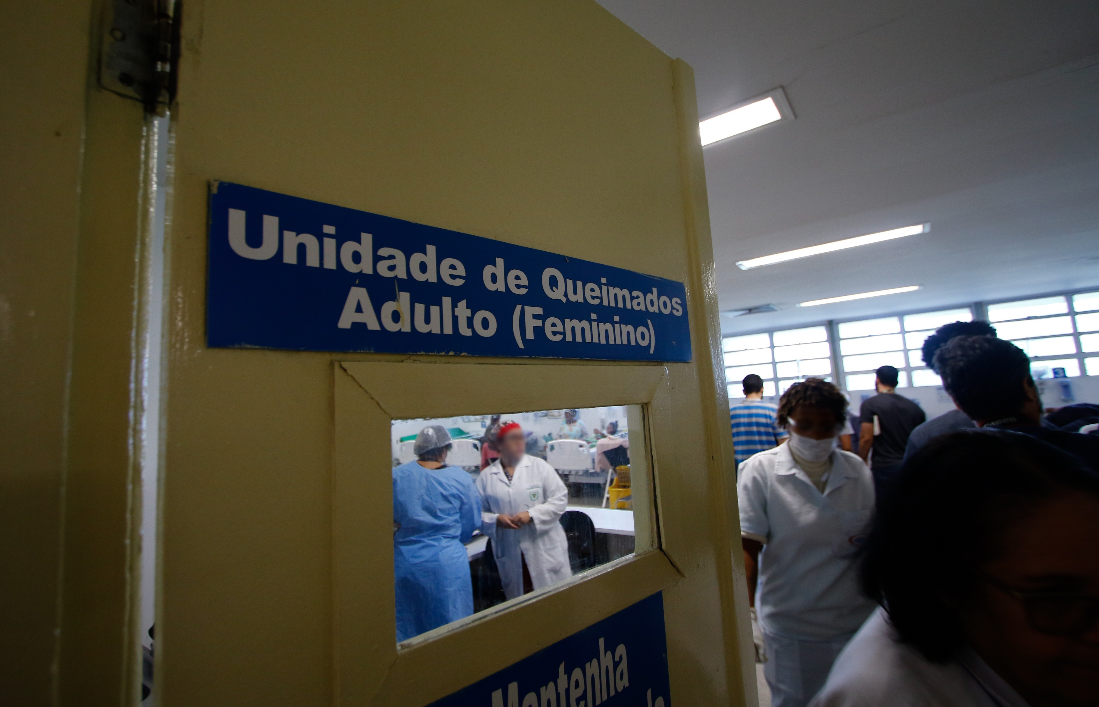 Vítima segue internada no Hospital da Restauração. (Foto: Marlon Diego/Arquivo DP.)