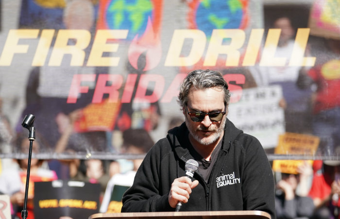 Joaquin  ativista vegano e recentemente foi detido em um protesto organizado por Jane Fonda. (Foto: RACHEL LUNA / GETTY IMAGES NORTH AMERICA / AFP)