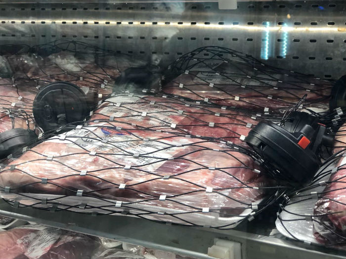 Rede de supermercados pernambucana instalou alarme em cortes de carnes nobres. (Foto: Anamaria Nascimento/DP)