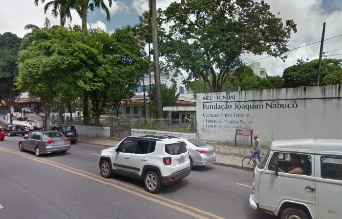 Segurana da instituio disparou tiros para dispersar os invasores. (Foto: Reproduo/Google Street View.)