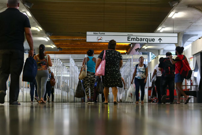 Linha Centro do Metr ficou sem funcionar das 5h30 s 19h. (Foto: Bruna Costa/Esp. DP)