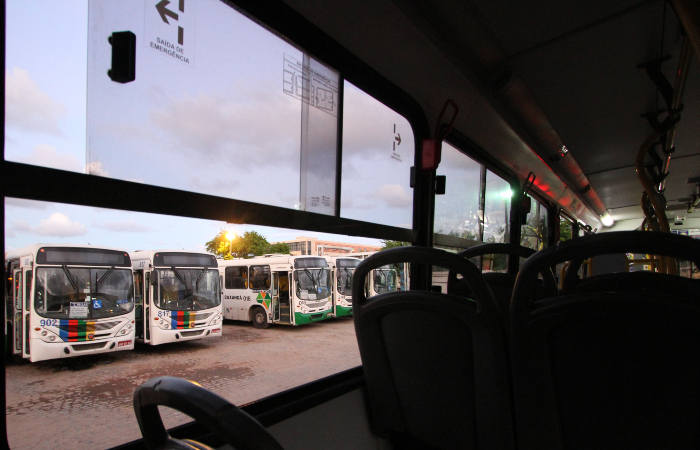 Mais de 100 linhas de Recife e Olinda ficam com itinerário alterado até a quarta-feira de Cinzas (26) (Foto: Paulo Paiva/DP.)