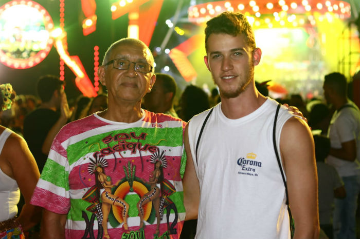 O israelense Daniel Leiman conheceu o carnaval nesta sexta no Recife. (Foto: Bruna Costa/Esp.DP)