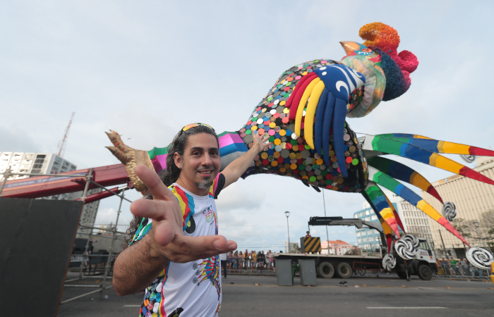 Escultura do Galo em 2020 é assinada por Leopoldo Nóbrega. (Foto: Tarciso Augusto/Esp. DP.) Escultura do Galo em 2020 é assinada por Leopoldo Nóbrega. (Foto: Tarciso Augusto/Esp. DP.)