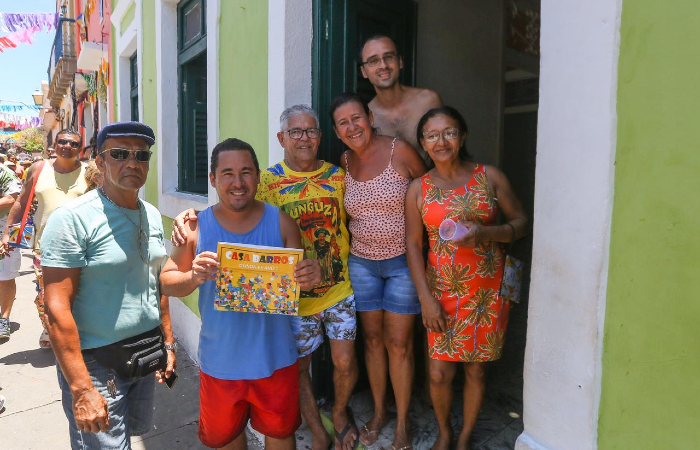 O arquiteto alagoano Mrcio Barros trouxe 40 pessoas de sua famlia para viverem o carnaval de Olinda. (Foto: Leandro de Santana/Esp. DP.)