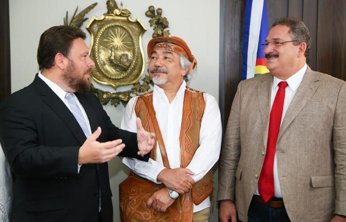 Wanderson Florêncio, Santanna e José Eriberto Medeiros, presidente da Alepe.  (Foto: Wesley D'Almeida/Divulgação)