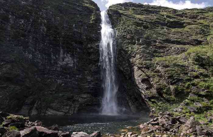 Cachoeira Casca D'Anta, considerada a maior queda do Rio So Francisco e a segunda maior do estado. Est localizada dentro do Parque Nacional Serra da Canastra, em So Roque de Minas (Foto: Wikimedia Commons/Divulgao)
