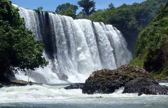 Cachoeira da Fumaça, em Nova Ponte, no Triângulo Mineiro, a 60 quilômetros de Uberlândia e 440 de Belo Horizonte (Foto: Wikimedia Commons/Divulgação) Cachoeira da Fumaça, em Nova Ponte, no Triângulo Mineiro, a 60 quilômetros de Uberlândia e 440 de Belo Horizonte (Foto: Wikimedia Commons/Divulgação)