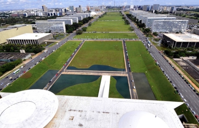 Resultado de imagem para Brasília suspende aulas, eventos e manifestações por cinco dias
