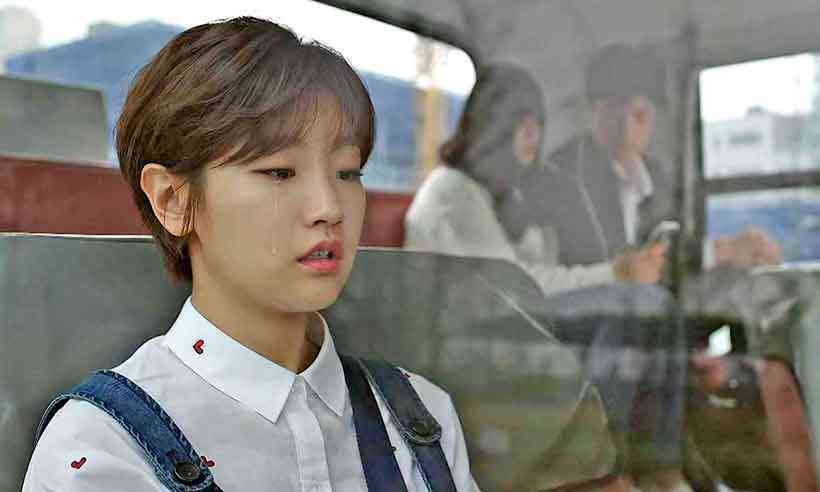 So-dam Park, que interpreta a caçula trambiqueira em Parasita, é a boa garota do k-drama Cinderela e os quatro cavaleiros (Foto: Netflix/Divulgação) So-dam Park, que interpreta a caçula trambiqueira em Parasita, é a boa garota do k-drama Cinderela e os quatro cavaleiros (Foto: Netflix/Divulgação)