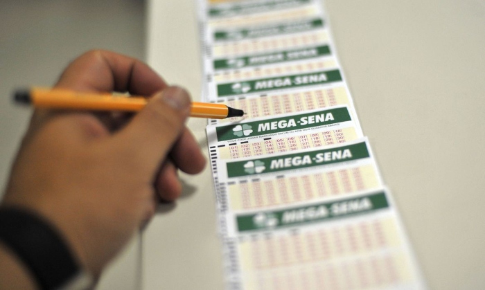 Nmeros sorteados nesse sbado (14) foram 14, 18, 28, 35, 38 e 54. (Foto:Marcello Casal Jr./Agncia Brasil)