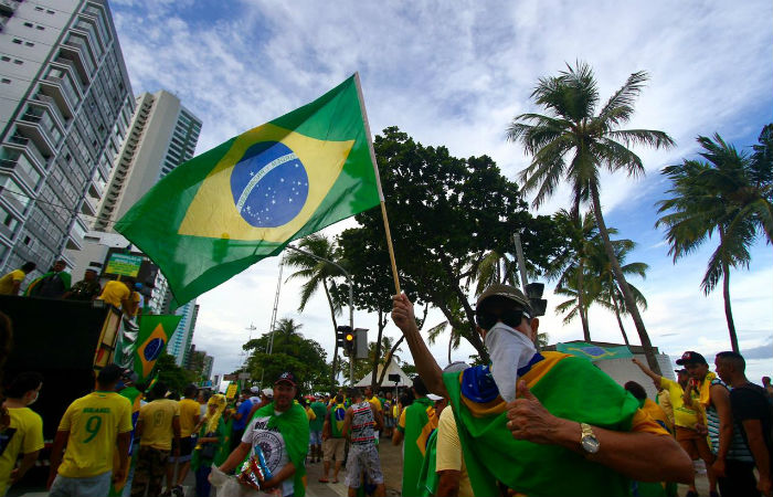 Manifestantes ignoraram determinao do governo e foram s ruas (Foto: Bruna Costa / Esp. DP)