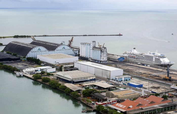 Movimentao no tem sido afetada por conta da permanncia do navio de cruzeiro Silver Shadow. (Foto: Agncia Pixel Press/Divulgao)