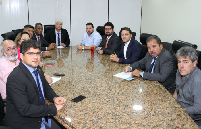 Reunio que criou a Comisso contou com 10 vereadores (Foto: Carlos Lima / Cmara do Recife)