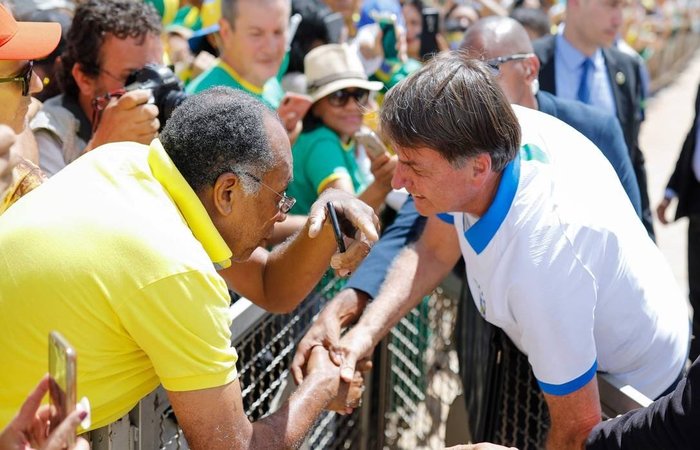 Desde que voltou ao Brasil, o presidente da Repblica teve 11 integrantes da sua comitiva diagnosticados com coronavrus (Foto: Srgio Lima/AFP)