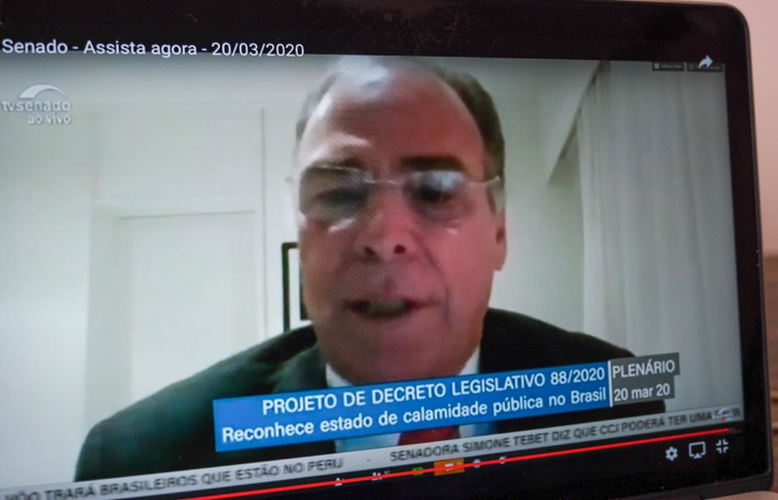  (Fernando Bezerra participou da primeira sessão remota em 196 anos do Senado. Foto: Rafael Nunes/Divulgação)