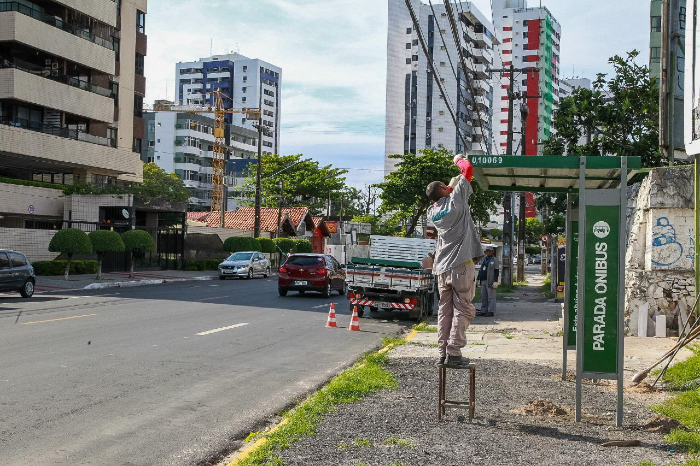 nibus passaro a trafegar pela Avenida Bernardo Vieira de Melo vindos de Barra de Jangada. (Foto: Chico Bezerra/Divulgao)