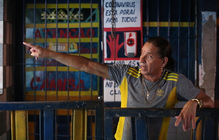 Silvino Gomes, barbeiro do Mercado de Areias. (Foto: Hesodo Goes/Esp. DP)