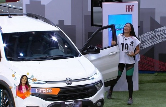 Na final, o duelo ficou entre Babu e Flay. E quem ligou o carro foi Flay. A líder convidou Babu, Ivy e Mari para o Vip. (Foto: Rede Globo/Reprodução) Na final, o duelo ficou entre Babu e Flay. E quem ligou o carro foi Flay. A líder convidou Babu, Ivy e Mari para o Vip. (Foto: Rede Globo/Reprodução)