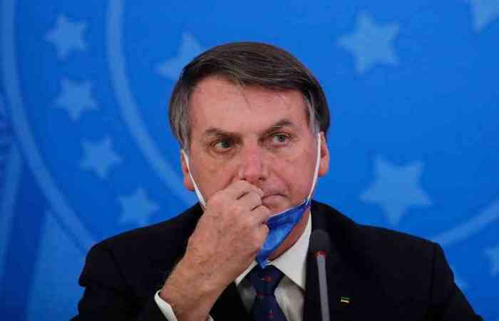 Segundo Bolsonaro, a iniciativa visa 'otimizar os servios pblicos de sade para conter o Covid-19'. (Foto: Sergio Lima/ AFP)
