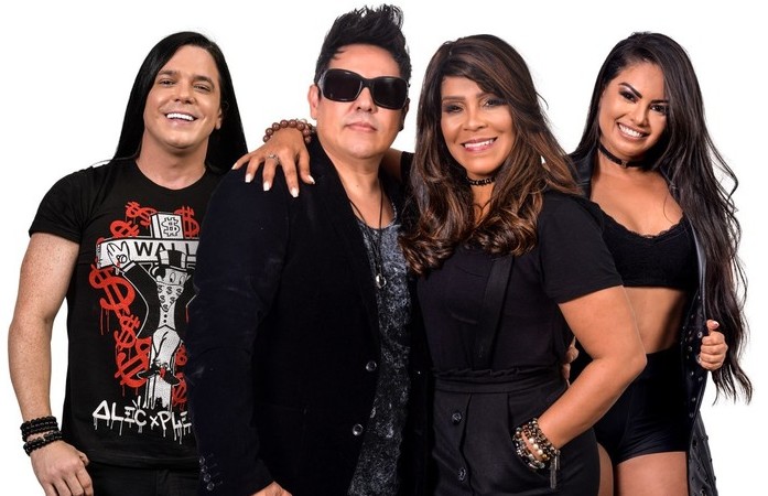 Bell Oliveira, Daniel Diau, Silvânia Aquino e Paulinha Abelha, atuais integrantes da Calcinha Preta. (Foto: Calcinha Preta/Divulgação) Bell Oliveira, Daniel Diau, Silvânia Aquino e Paulinha Abelha, atuais integrantes da Calcinha Preta. (Foto: Calcinha Preta/Divulgação)