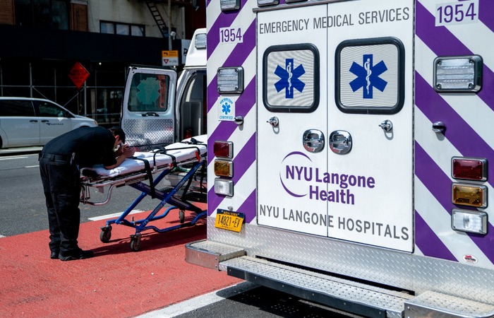 Nova York foi o estado com maior registro de mortes por coronavírus nas últimas 24 horas, 731 (Foto: David Dee Delgado / GETTY IMAGES NORTH AMERICA / Getty Images via AFP)
