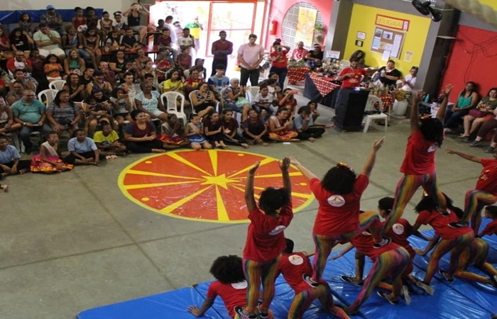 A EPC forma, h 24 anos, profissionais da arte circense. Possui, ainda, um grupo de 100 crianas que realizam aulas gratuitas. (Foto: Patrcia Monteiro)