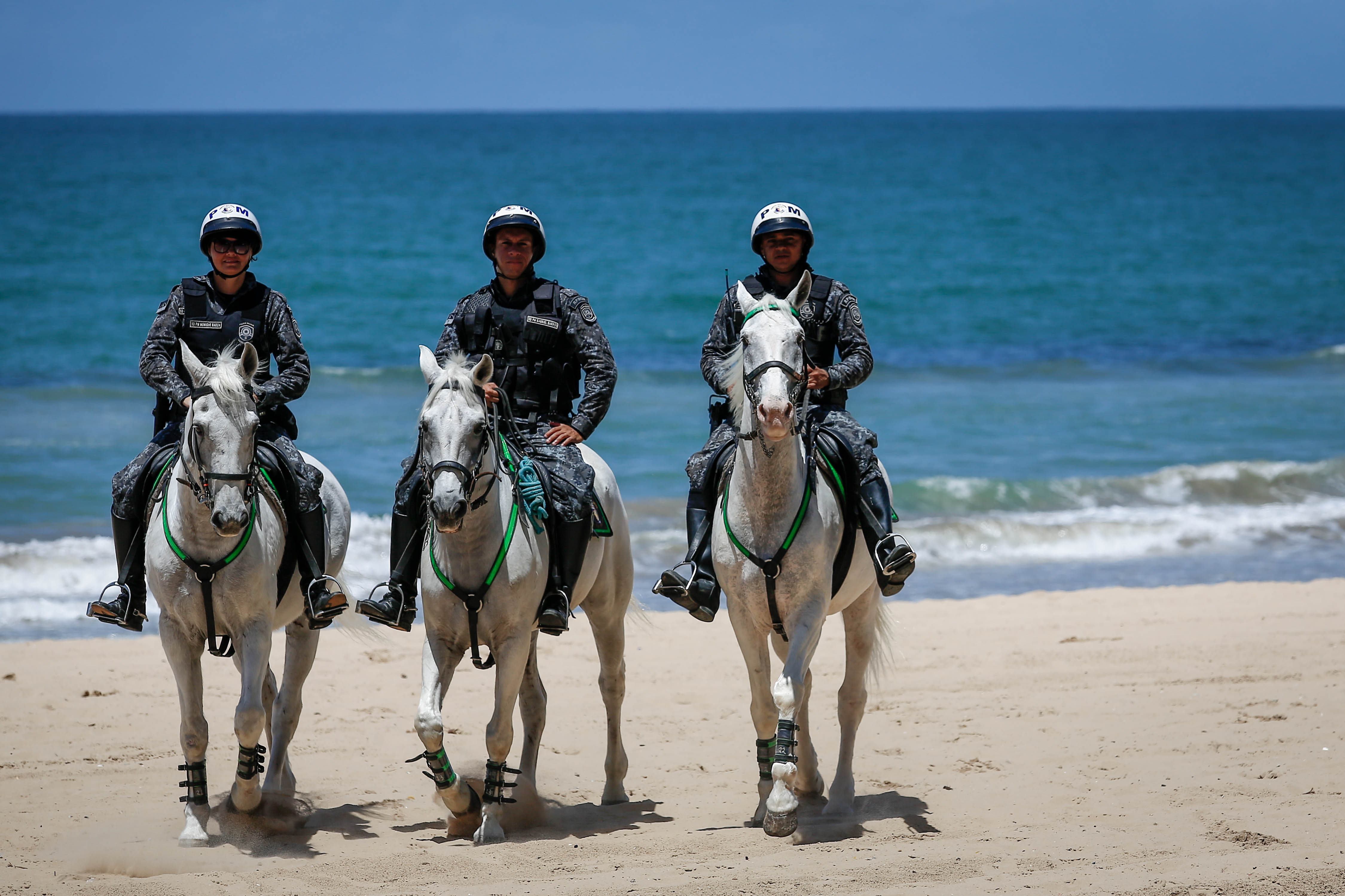 Policiais tm monitorado as praias do estado. (Foto: Paulo Paiva/DP)